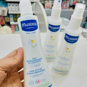 Eau rafraichissante et coiffante Mustella